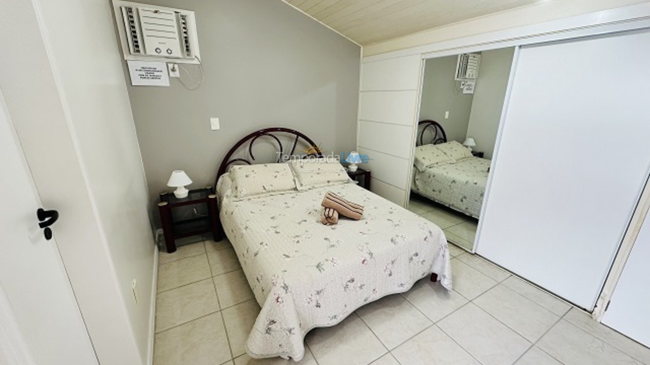 Apartamento para aluguel de temporada em Florianópolis (Praia Brava)