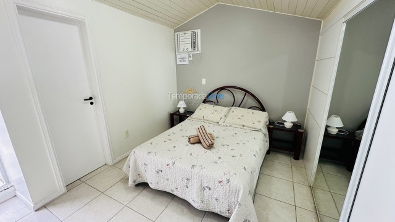 Apartamento para aluguel de temporada em Florianópolis (Praia Brava)