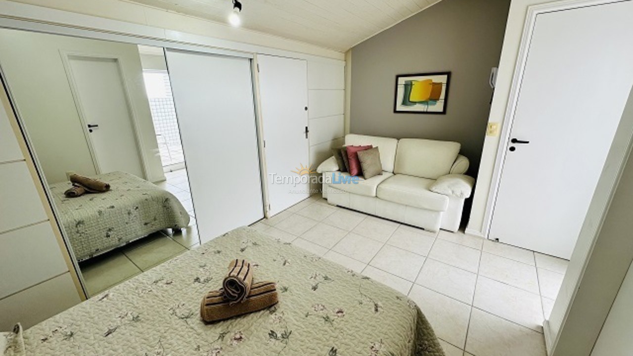 Apartamento para aluguel de temporada em Florianópolis (Praia Brava)