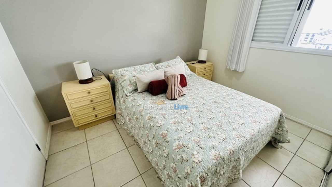Apartamento para aluguel de temporada em Florianópolis (Praia Brava)