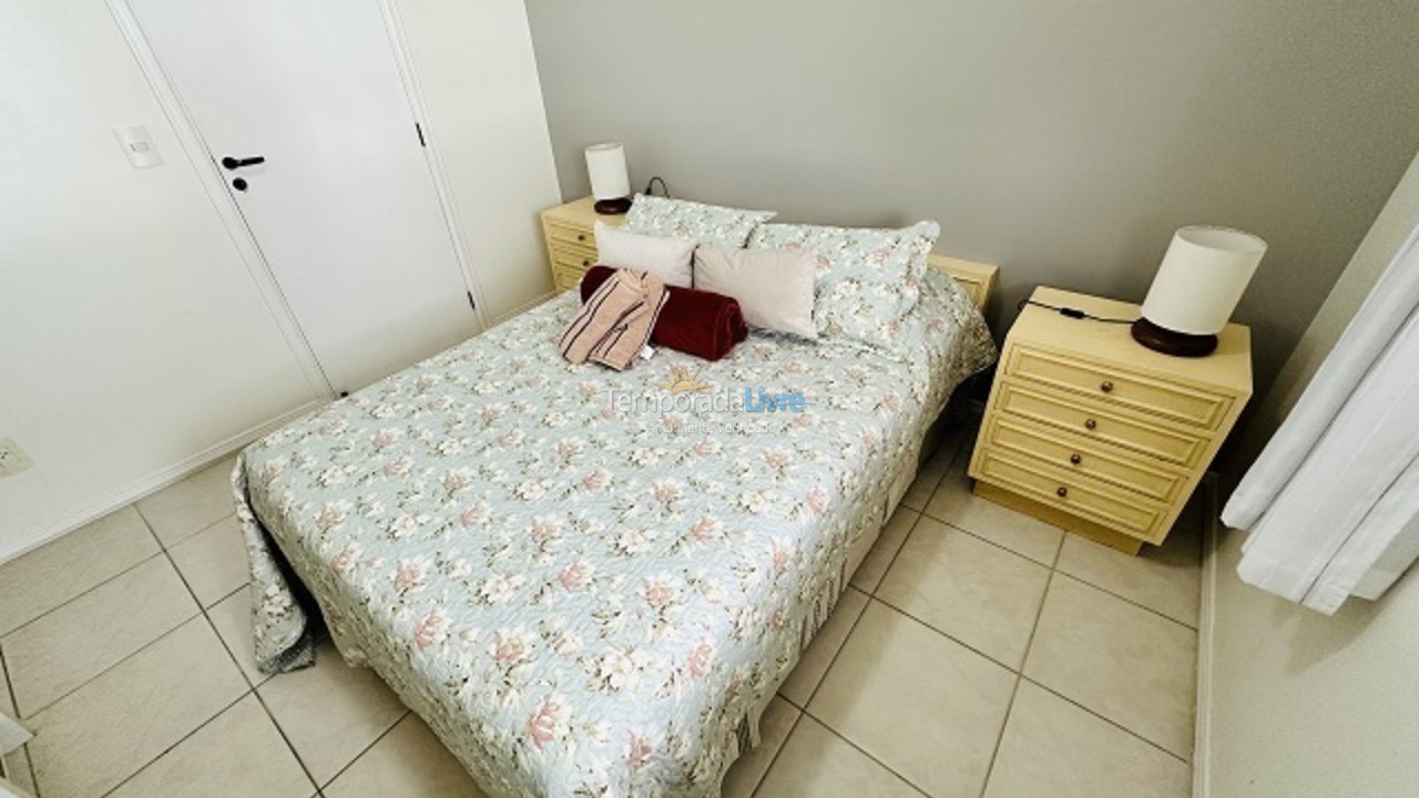 Apartamento para aluguel de temporada em Florianópolis (Praia Brava)