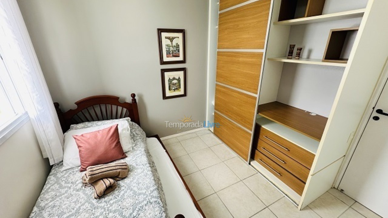 Apartamento para aluguel de temporada em Florianópolis (Praia Brava)