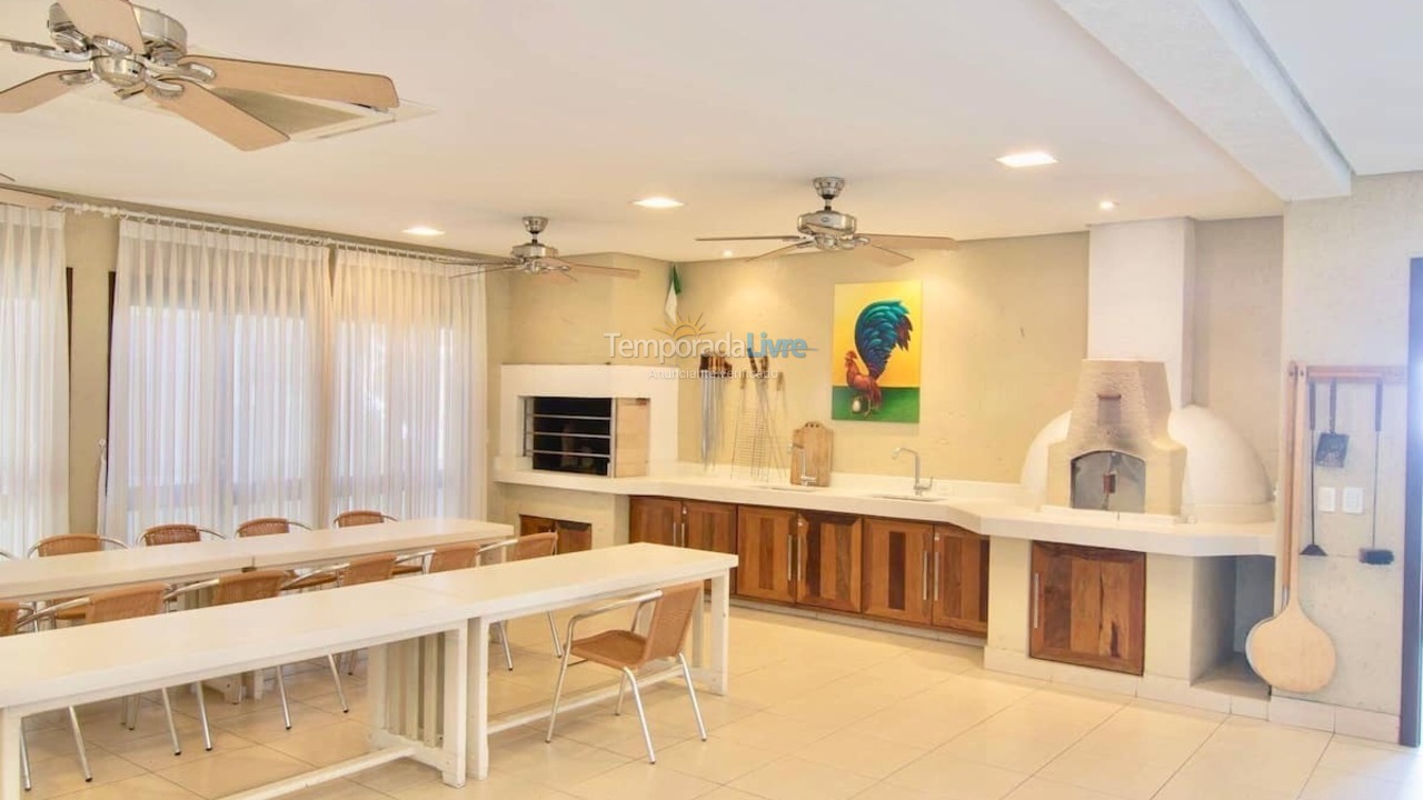 Casa para aluguel de temporada em Florianópolis (Jurere Tradicional)