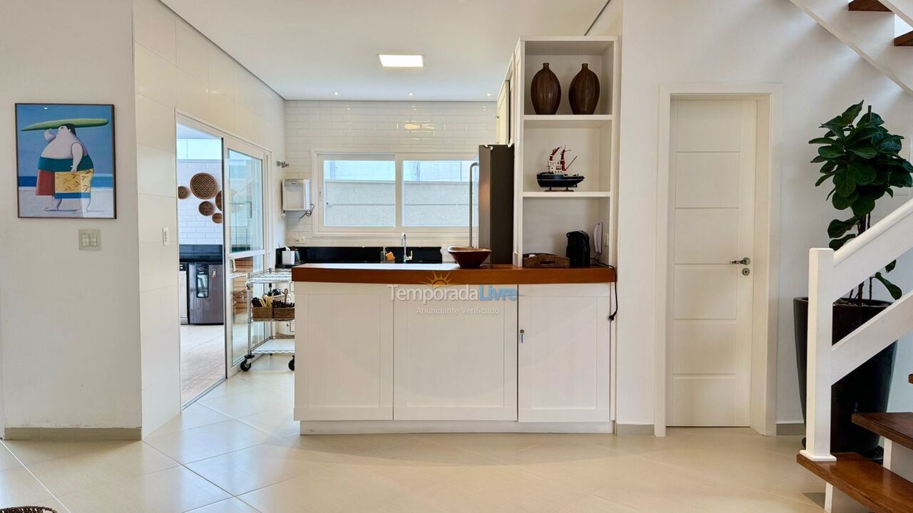 Casa para alquiler de vacaciones em São Sebastião (Praia da Baleia)