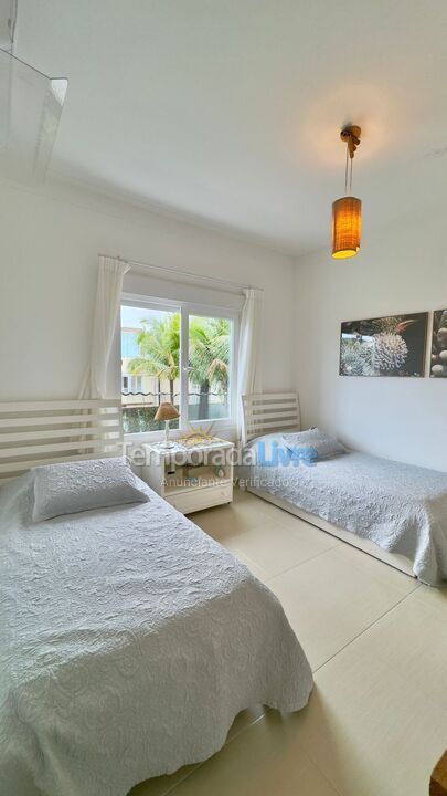 Casa para alquiler de vacaciones em São Sebastião (Praia da Baleia)