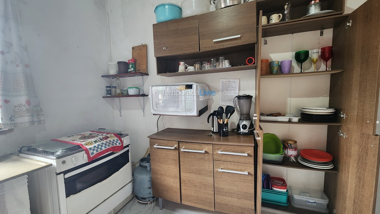 Casa para alquiler de vacaciones em Caraguatatuba (Praia das Palmeiras)