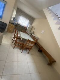 CASA CONFORTÁVEL - 3 SUÍTES COM AR CONDICIONADO