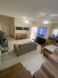 CASA CONFORTÁVEL - 3 SUÍTES COM AR CONDICIONADO