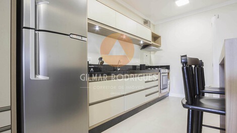 Ótimo apartamento de 2 dormitórios a 50m da praia de Canto Grande