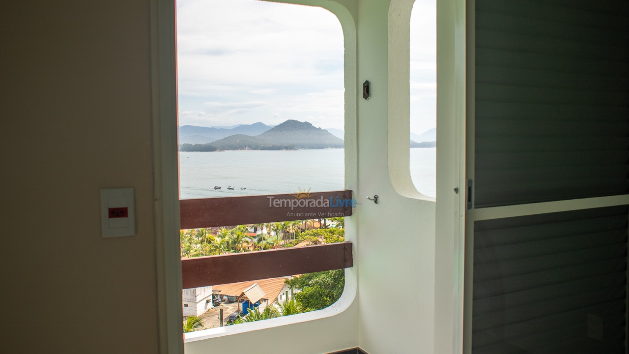 Apartamento para aluguel de temporada em Ubatuba (Praia das Toninhas)