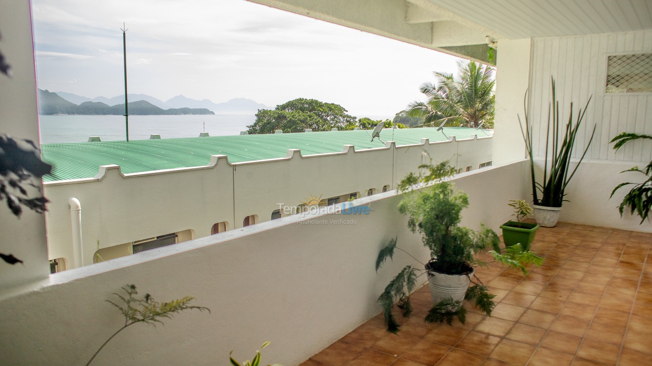 Apartamento para aluguel de temporada em Ubatuba (Praia das Toninhas)