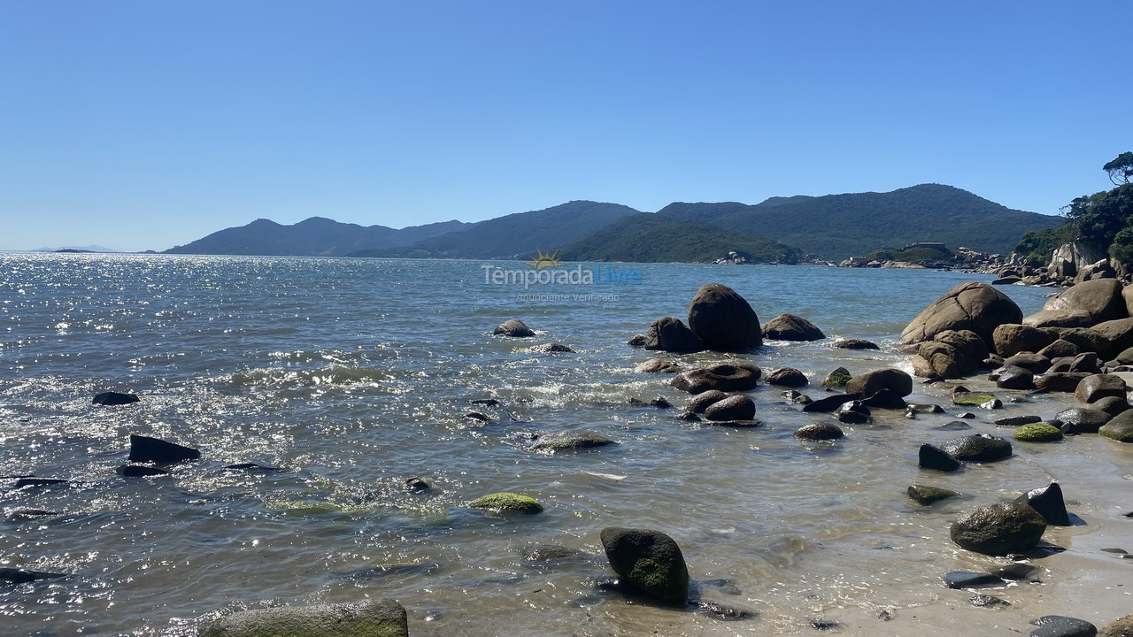 Apartamento para aluguel de temporada em Palhoça (Praia do Sonho)