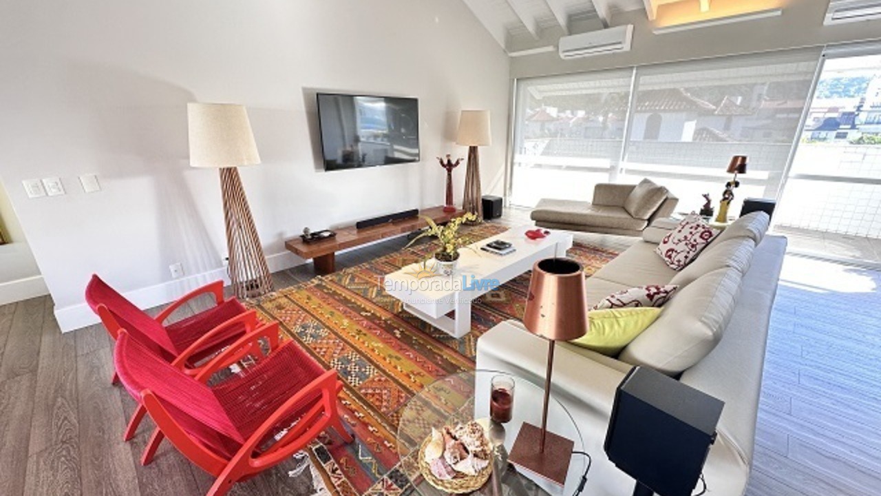 Apartamento para aluguel de temporada em Florianópolis (Praia Brava)