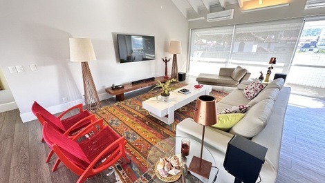 Excelente cobertura com vista para o mar na Praia Brava, Florianópolis