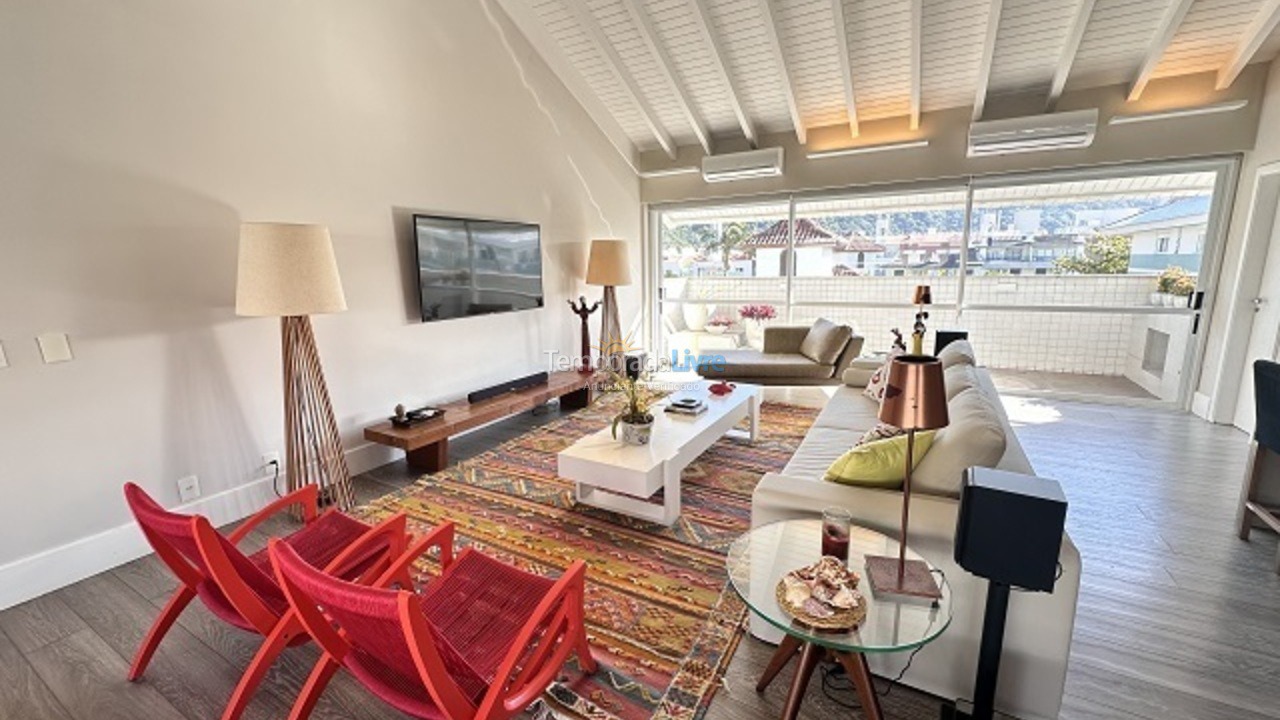 Apartamento para aluguel de temporada em Florianópolis (Praia Brava)