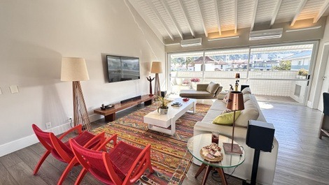 Excelente cobertura com vista para o mar na Praia Brava, Florianópolis