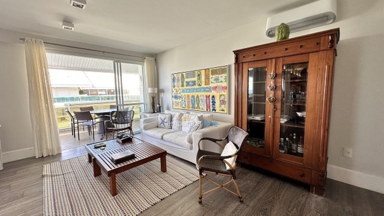 Apartamento para aluguel de temporada em Florianópolis (Praia Brava)