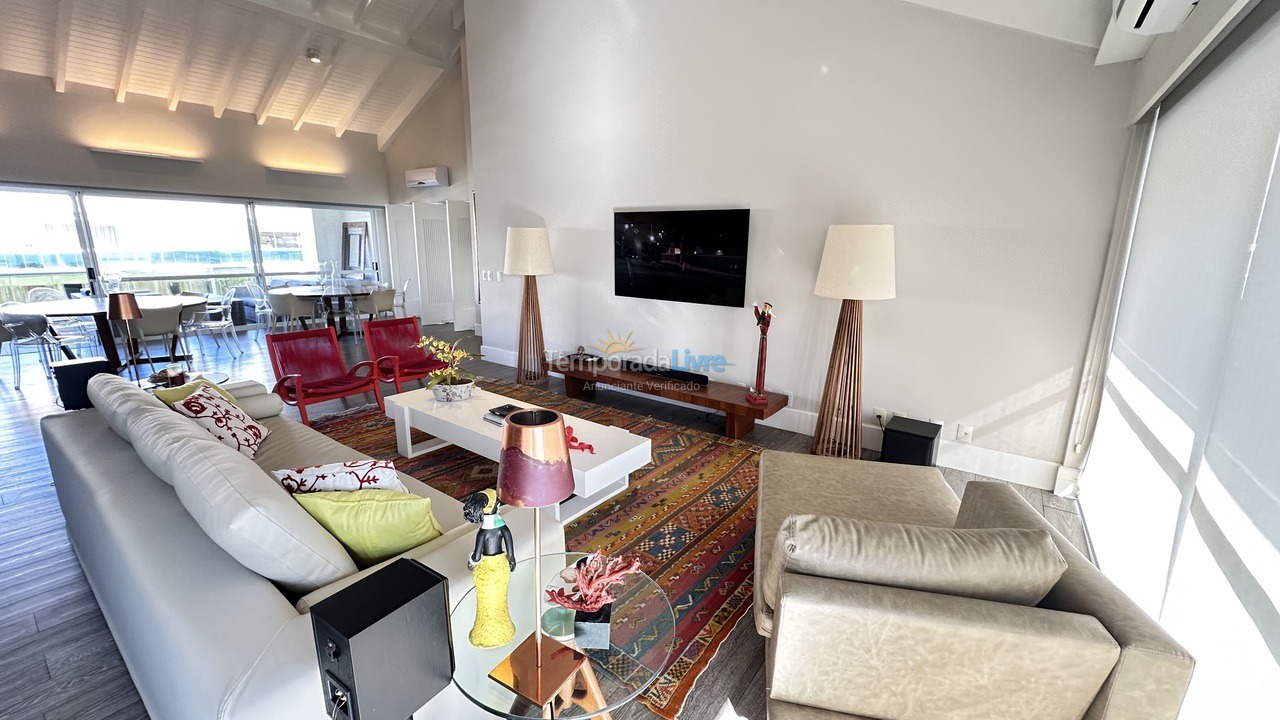 Apartamento para aluguel de temporada em Florianópolis (Praia Brava)