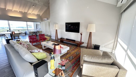 Excelente cobertura com vista para o mar na Praia Brava, Florianópolis