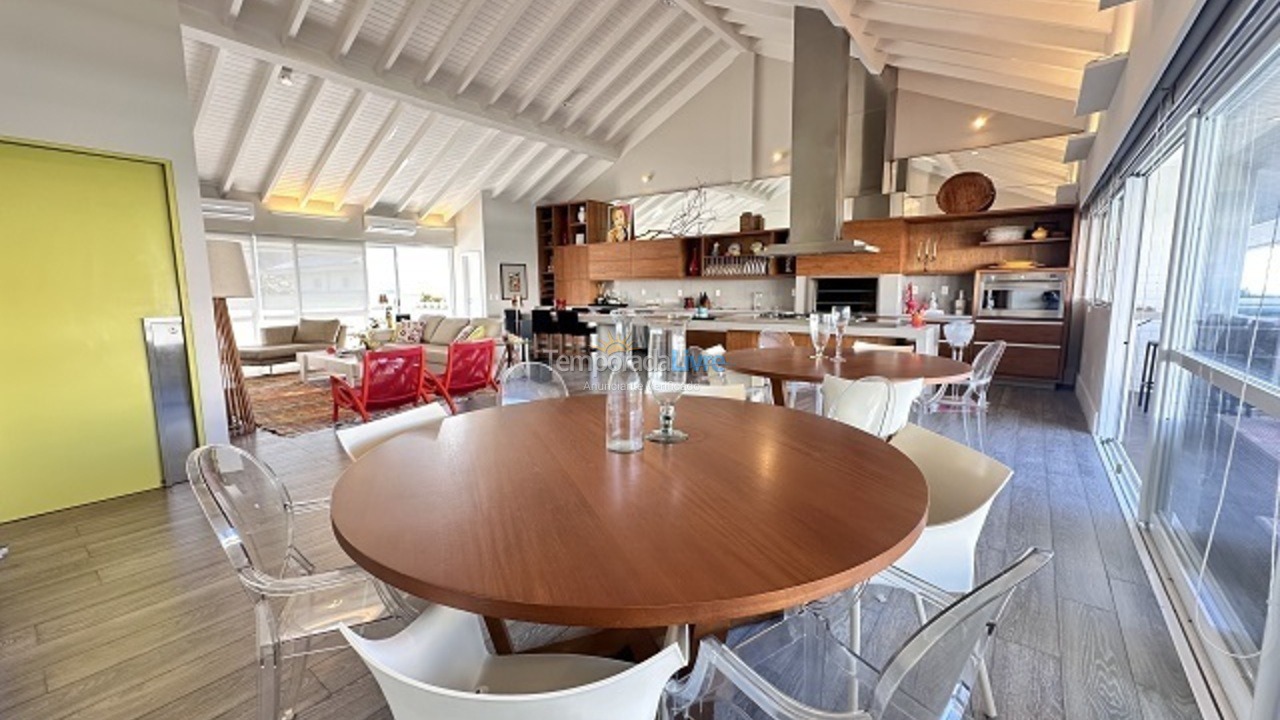 Apartamento para aluguel de temporada em Florianópolis (Praia Brava)