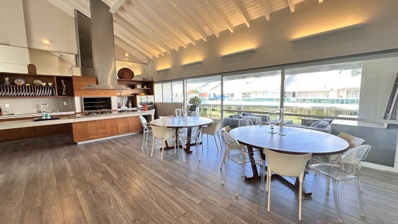 Apartamento para aluguel de temporada em Florianópolis (Praia Brava)