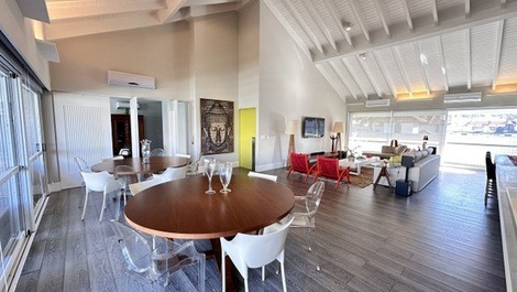 Excelente cobertura com vista para o mar na Praia Brava, Florianópolis