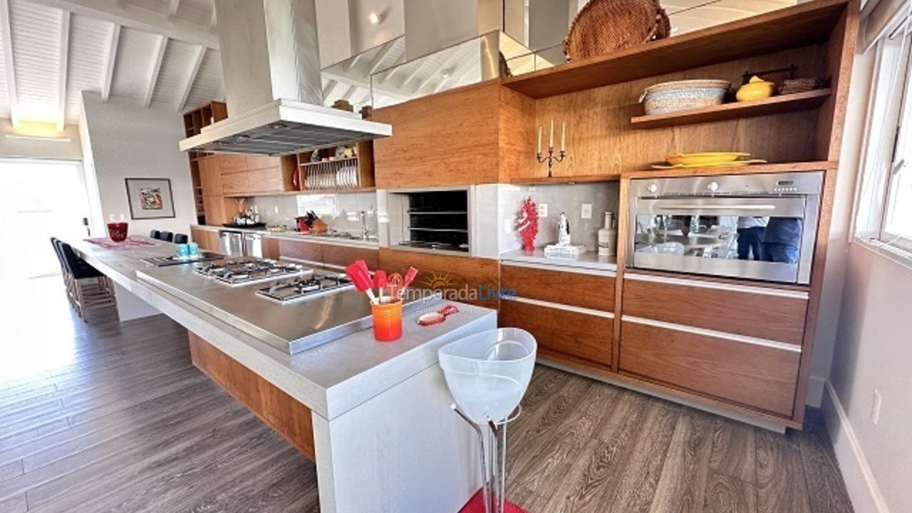 Apartamento para aluguel de temporada em Florianópolis (Praia Brava)