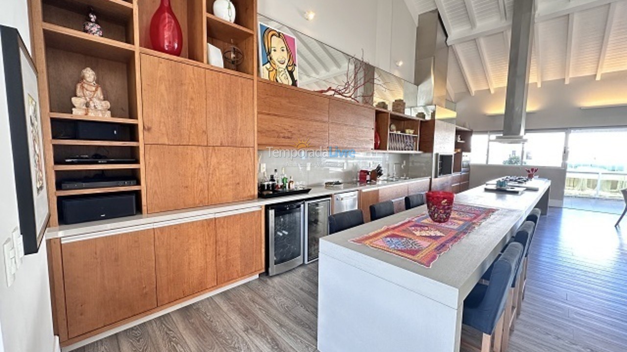 Apartamento para aluguel de temporada em Florianópolis (Praia Brava)