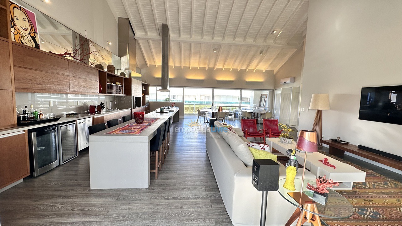 Apartamento para aluguel de temporada em Florianópolis (Praia Brava)