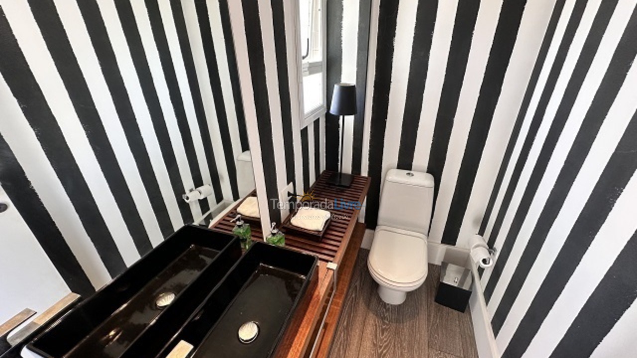 Apartamento para aluguel de temporada em Florianópolis (Praia Brava)