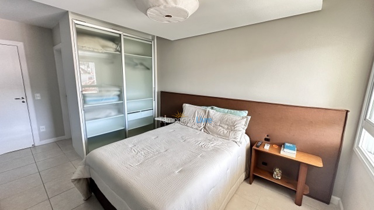 Apartamento para aluguel de temporada em Florianópolis (Praia Brava)