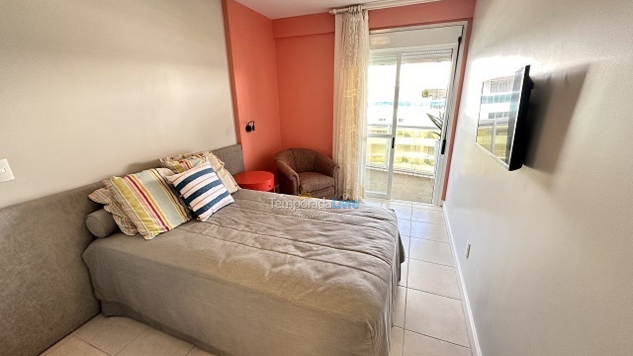 Apartamento para aluguel de temporada em Florianópolis (Praia Brava)