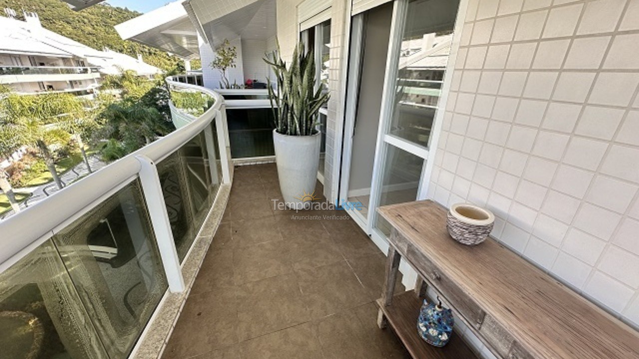 Apartamento para aluguel de temporada em Florianópolis (Praia Brava)