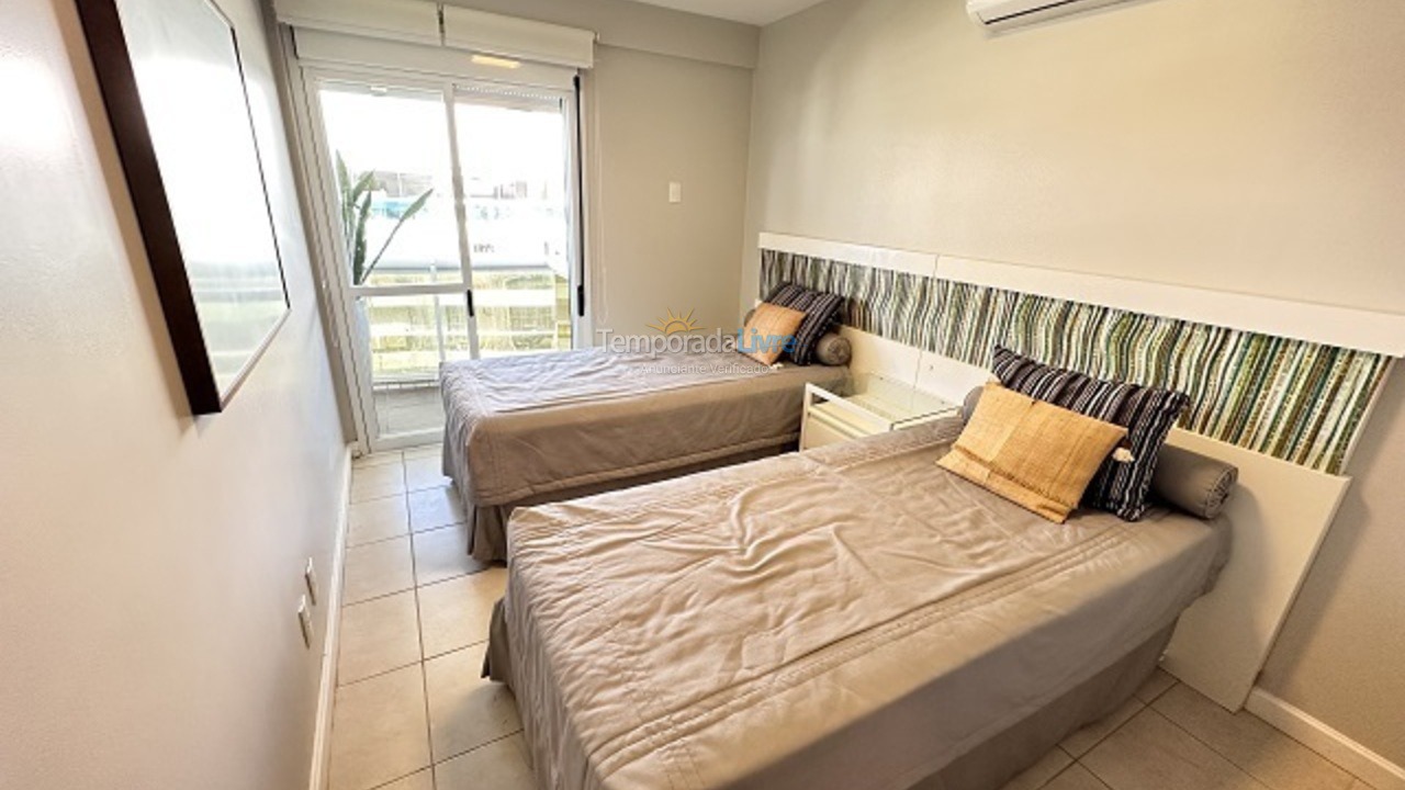 Apartamento para aluguel de temporada em Florianópolis (Praia Brava)