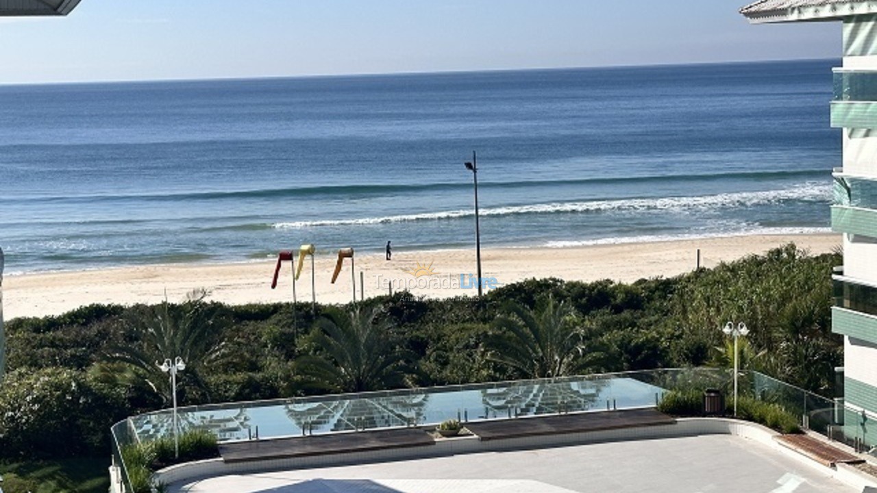 Apartamento para aluguel de temporada em Florianópolis (Praia Brava)