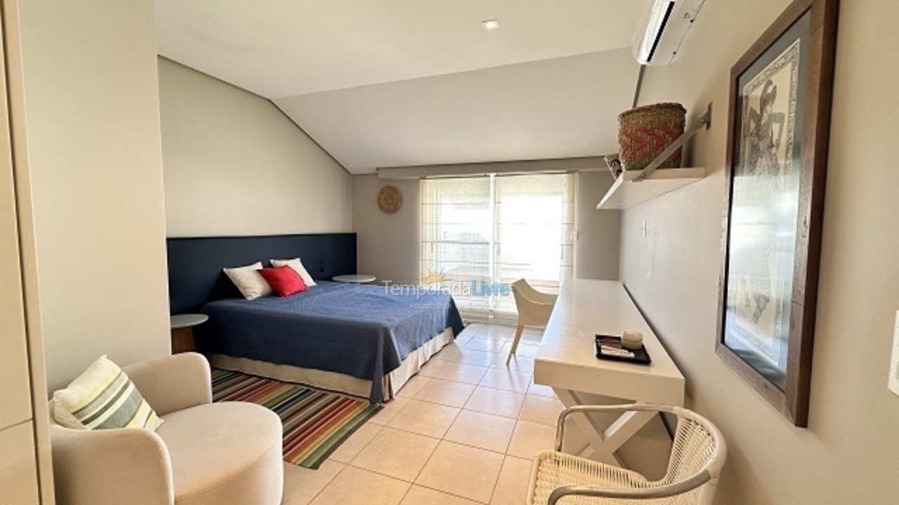 Apartamento para aluguel de temporada em Florianópolis (Praia Brava)