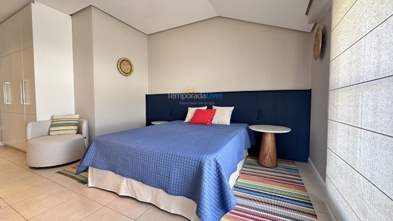 Apartamento para aluguel de temporada em Florianópolis (Praia Brava)