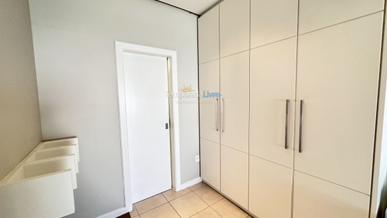 Apartamento para aluguel de temporada em Florianópolis (Praia Brava)