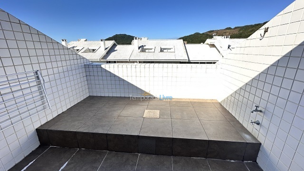 Apartamento para aluguel de temporada em Florianópolis (Praia Brava)