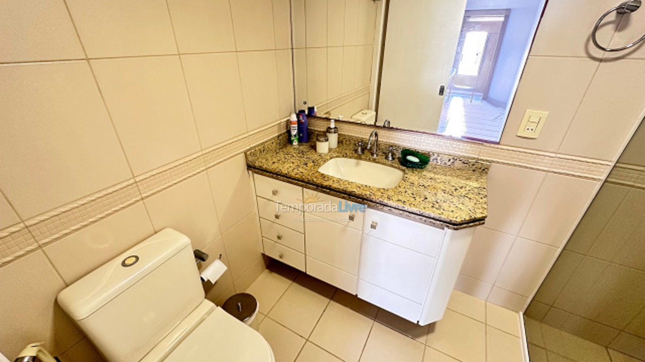 Apartamento para aluguel de temporada em Florianópolis (Praia Brava)