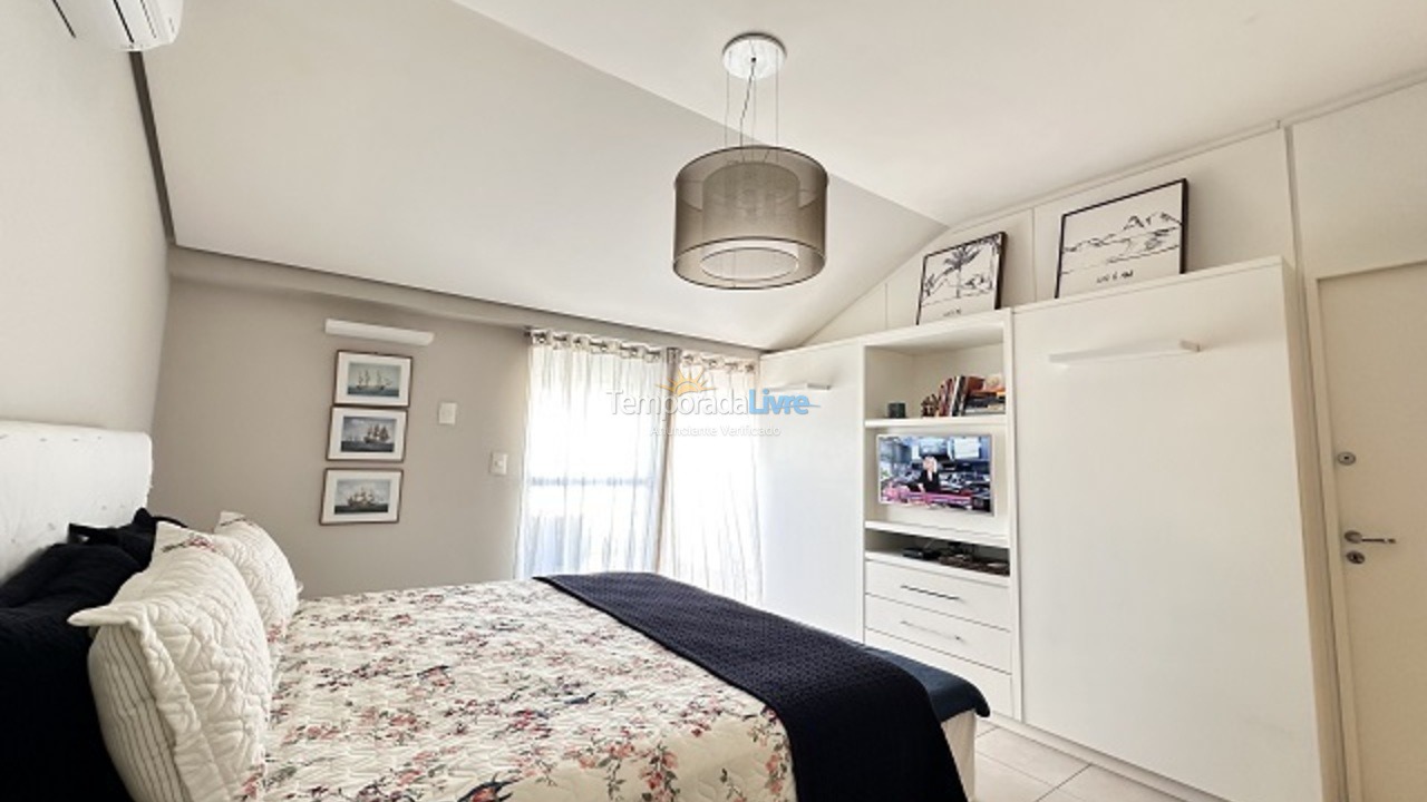 Apartamento para aluguel de temporada em Florianópolis (Praia Brava)