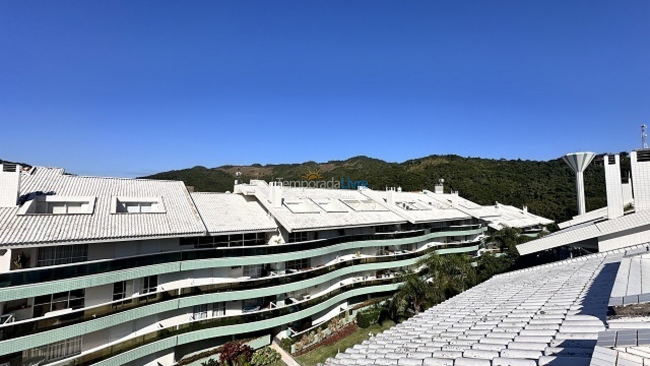 Apartamento para aluguel de temporada em Florianópolis (Praia Brava)