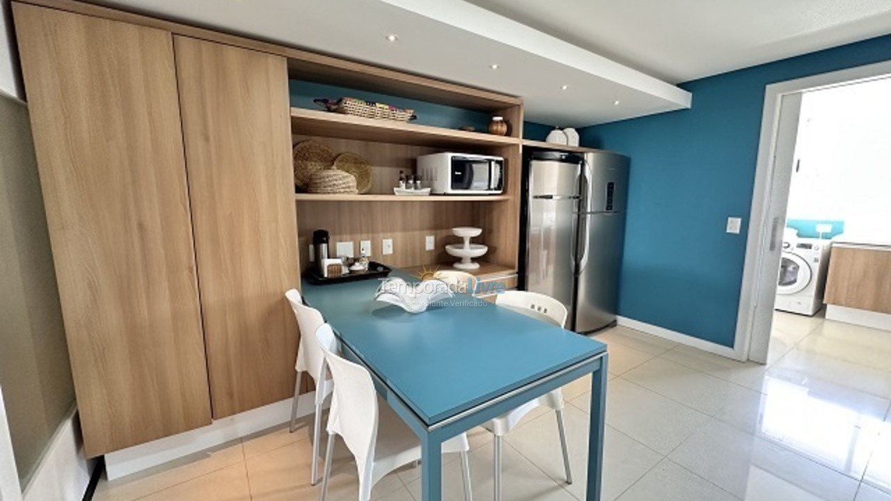 Apartamento para aluguel de temporada em Florianópolis (Praia Brava)