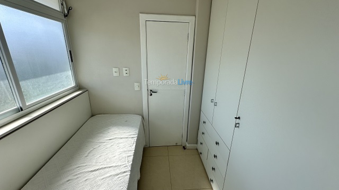 Apartamento para aluguel de temporada em Florianópolis (Praia Brava)