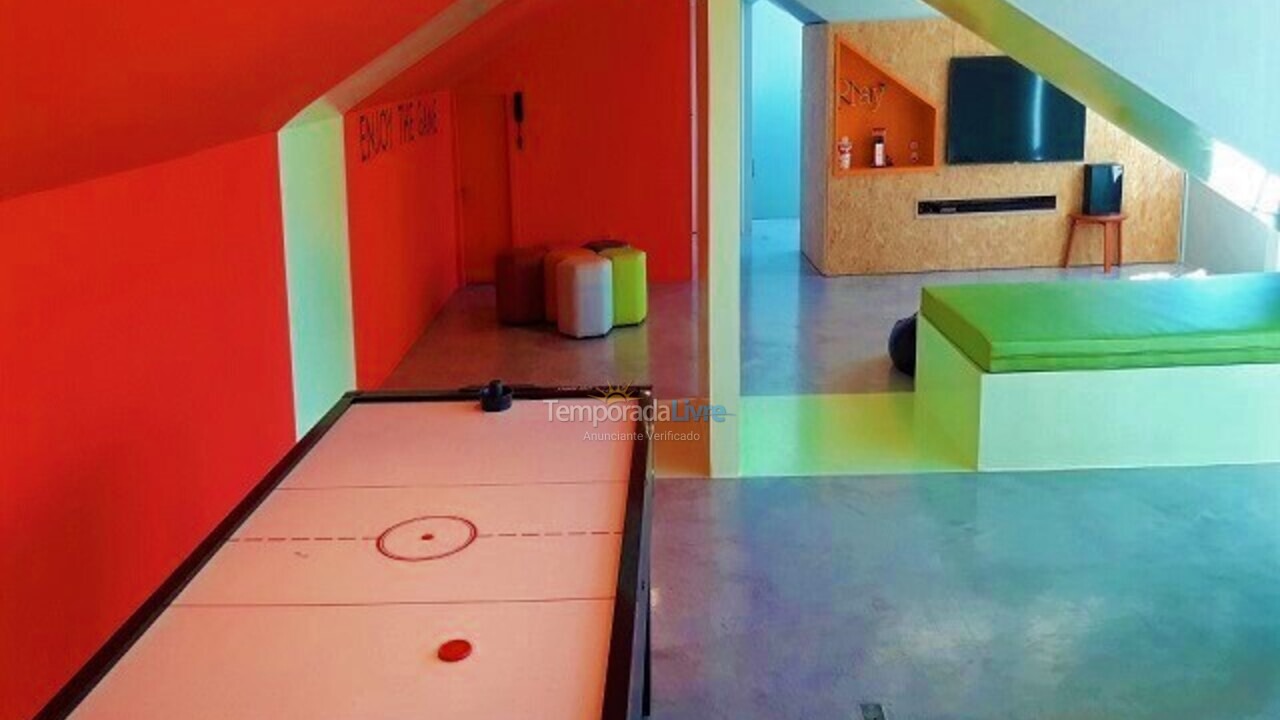 Apartamento para aluguel de temporada em Florianópolis (Praia Brava)