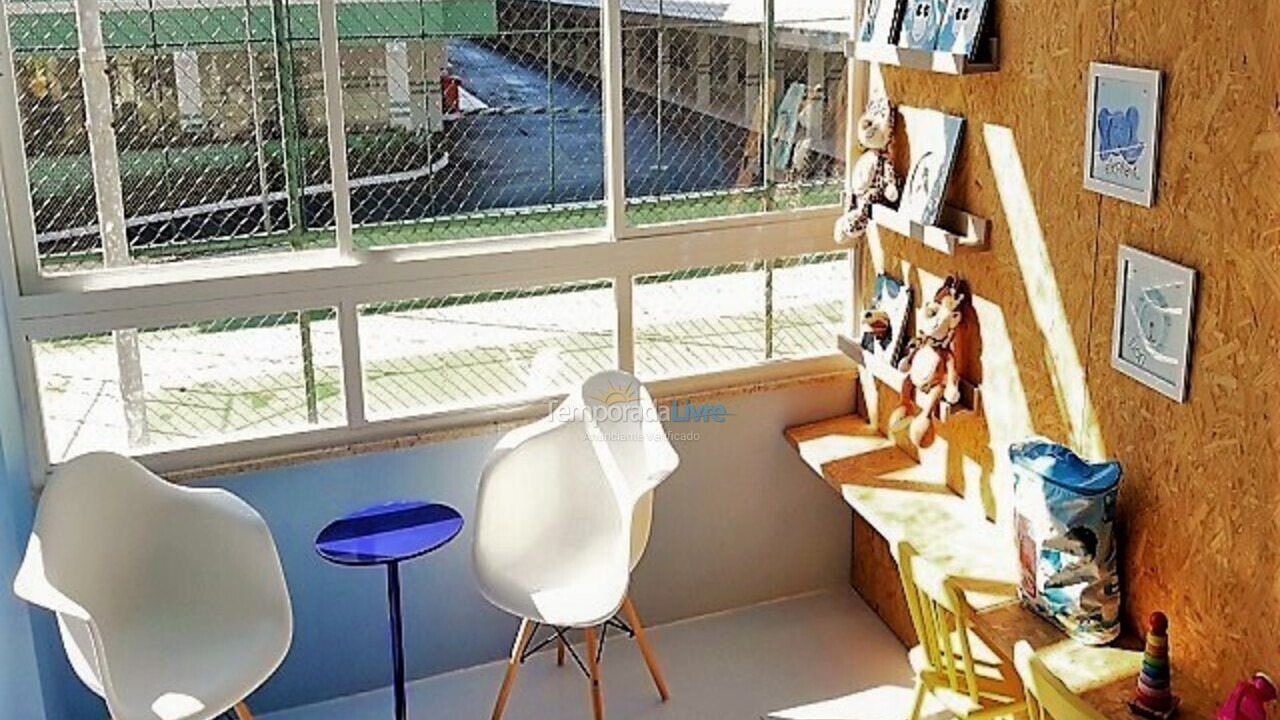 Apartamento para aluguel de temporada em Florianópolis (Praia Brava)