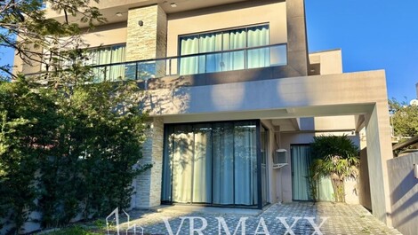 SOBRADO 02 COM PISCINA EM Mariscal para 12 Pessoas