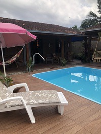 Alquilo una casa por temporada en Villa da Glória, São Francisco do Sul.