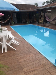 Alquilo una casa por temporada en Villa da Glória, São Francisco do Sul.