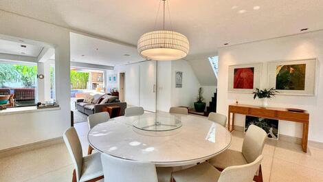 House in a condominium in Praia da Baleia